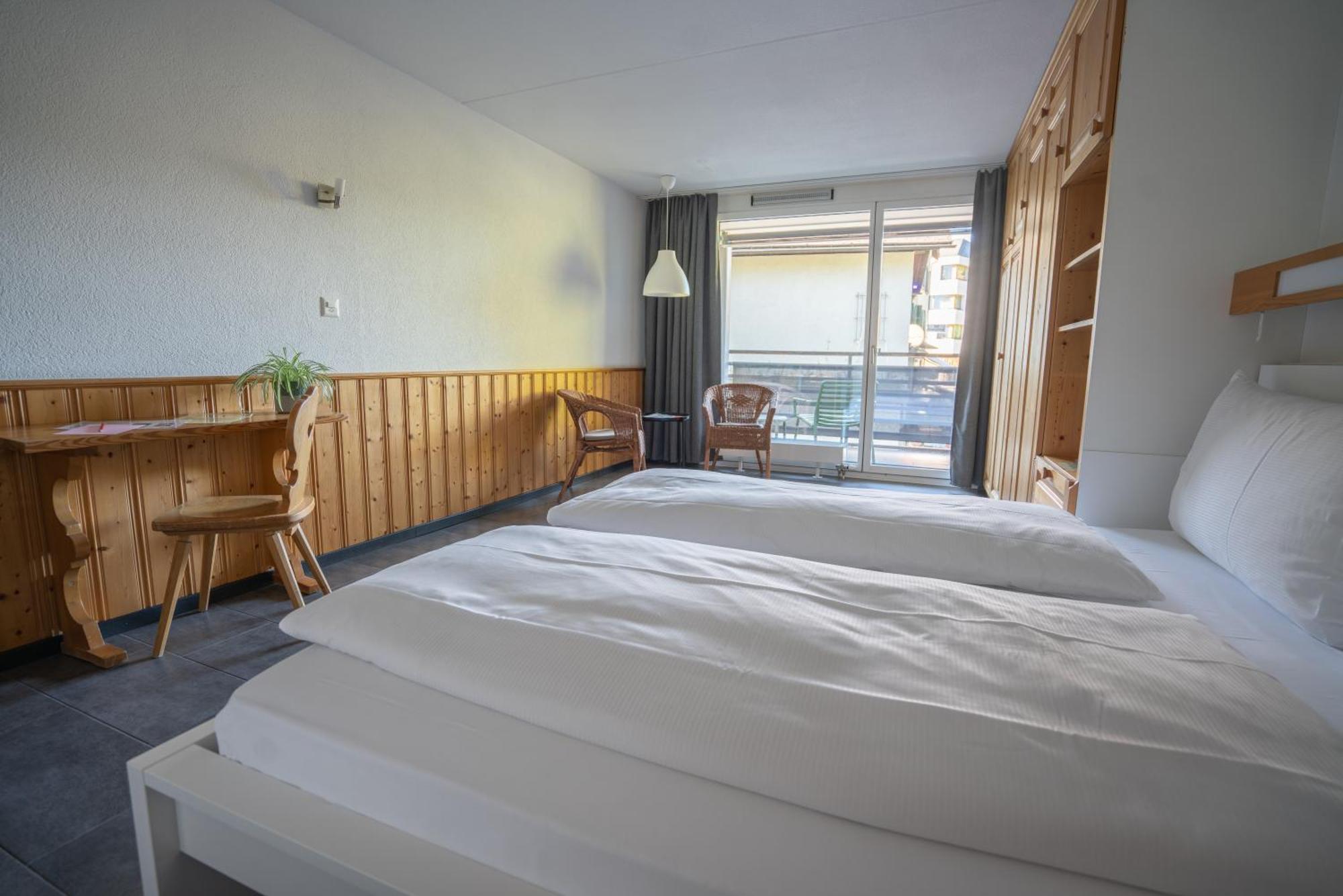 פלימס Hotel Des Alpes מראה חיצוני תמונה