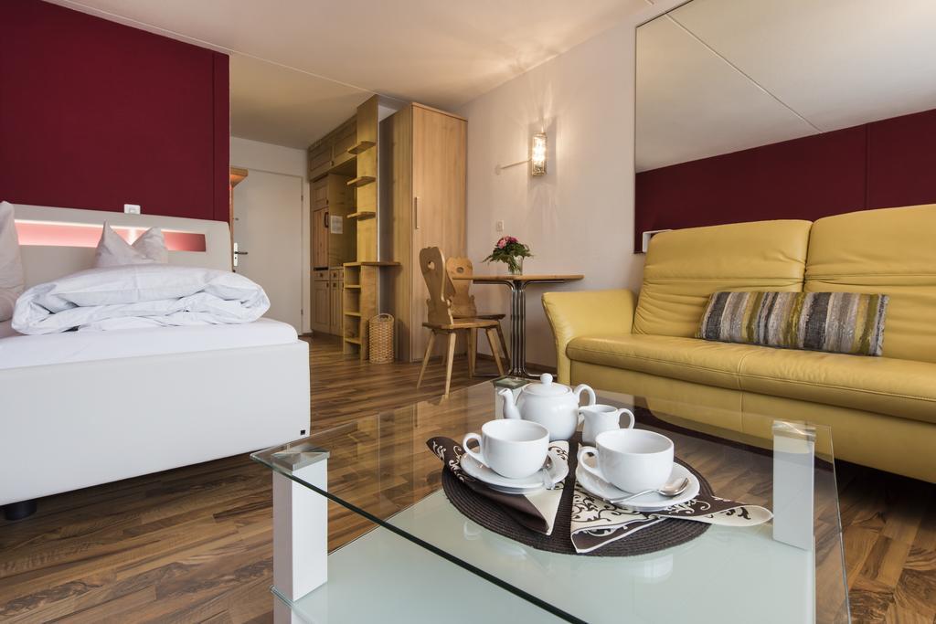 פלימס Hotel Des Alpes מראה חיצוני תמונה